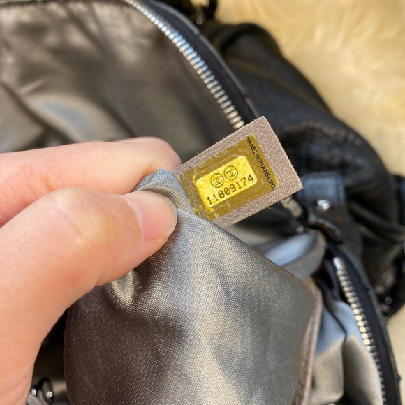 Pre loved authentic Chanel bag - Picture 11 of 15